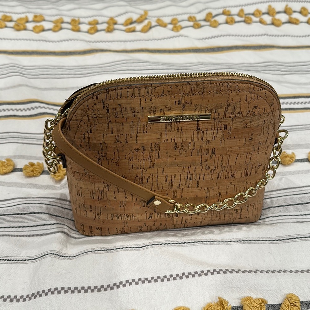 Steve Madden cork purse, like new condition! Classic and includes shoulder strap